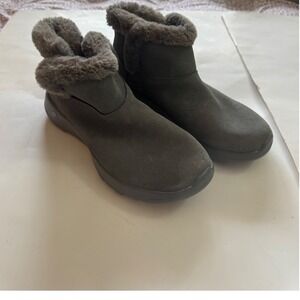Skechers On-the-GO Joy Bundle Up Gray Suede Faux Fur Boots 15501W Womens 9
